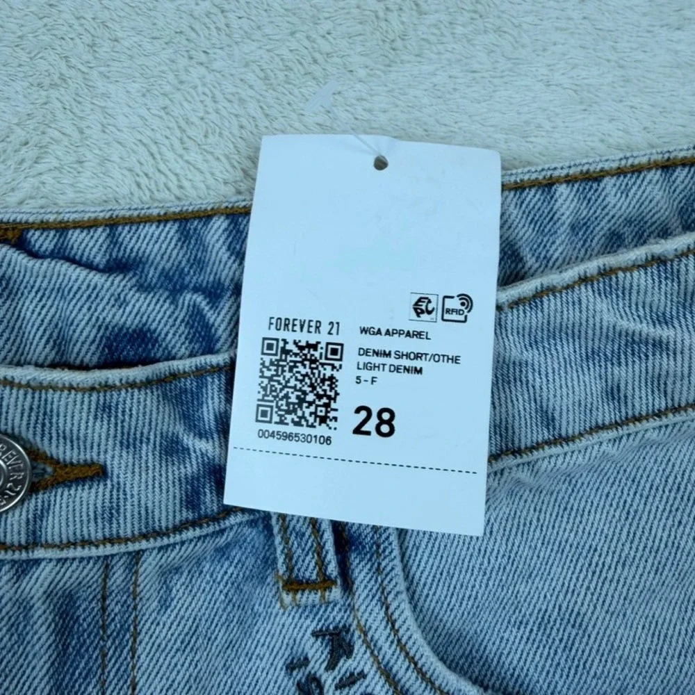 Forever 21 x Barbie Light Wash Distressed Graphic Denim‎ Shorts Womens 28 NEW